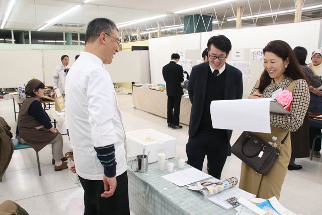ブランド認定で価格競争に巻き込まれない差別化を推進しようと、新潟県見附市の一般社団法人見附市観光物産協会（原山義史会長）は初めて「見附ブランド製品認定制度」を立ち上げ、11月21日は「ネーブルみつけ」で見附ブランド製品第二次審査会を開いた。