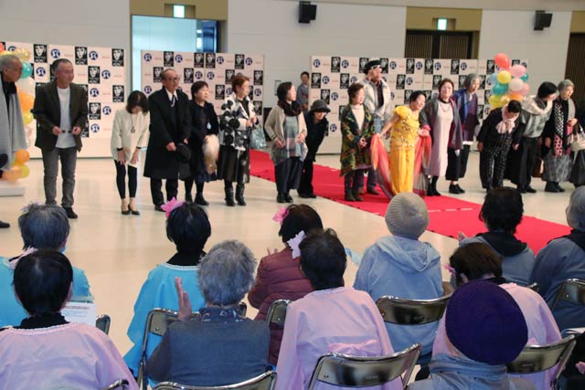 最後に出演者が全員が並んでカーテンコール