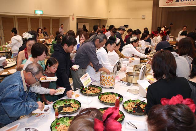 世界の料理をみんなで味わう