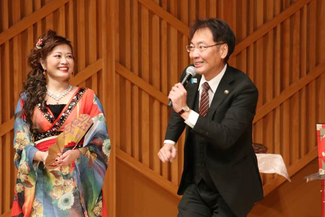 和風イリュージョンにも出演した国定市長