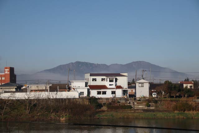 抜けるような青空で放射冷却現象に