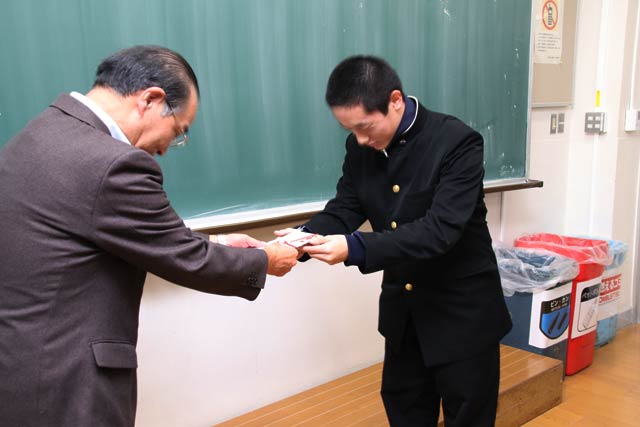 校内募金の寄付を贈呈