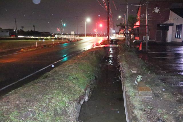 男性が遺体で見つかった用水路
