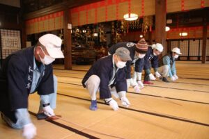 本成寺のすす払い