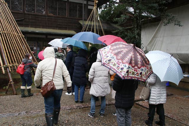 社務所には朱印の受け付けを待つ行列