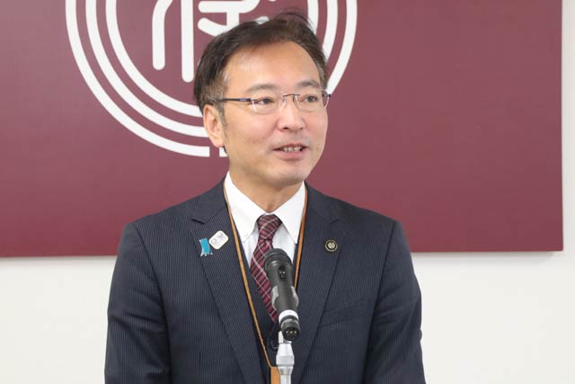 年頭の訓示を行う国定市長