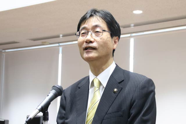 年頭の訓示を行う鈴木市長