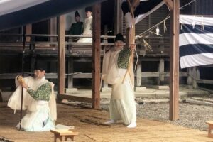 五穀豊穣を祈って弥彦神社で弓始神事