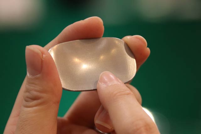 燕三条地場産センターの体験会で試用できる柄沢ヤスリの新製品「ちっちゃな初爪」