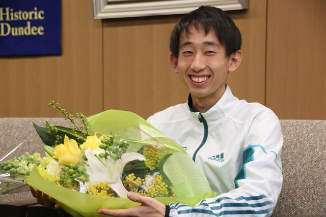 燕市に凱旋した岸本選手