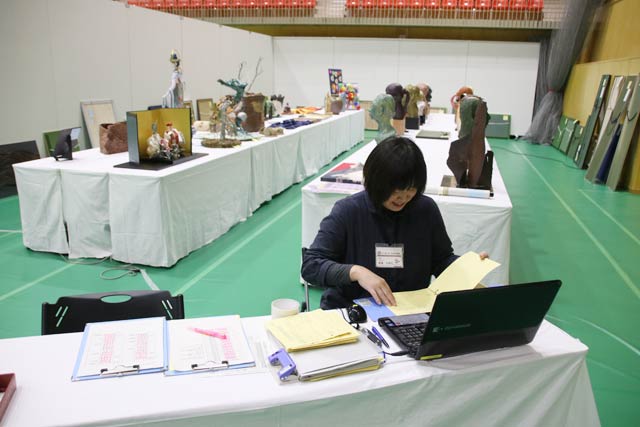 作品が搬入された会場