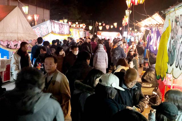 近年にないにぎわいの境内