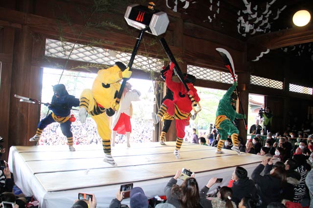 昨年の本成寺の鬼踊りのようす