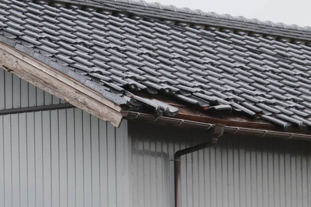 瓦がめぐれた家