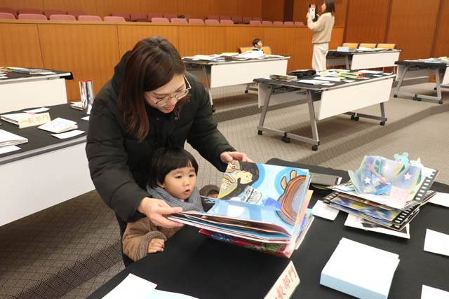 第4回手づくりしかけ絵本コンクールの作品展