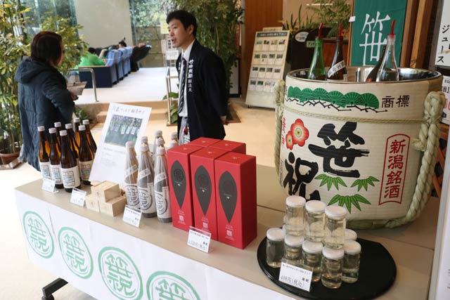 笹祝酒造の試飲コーナー