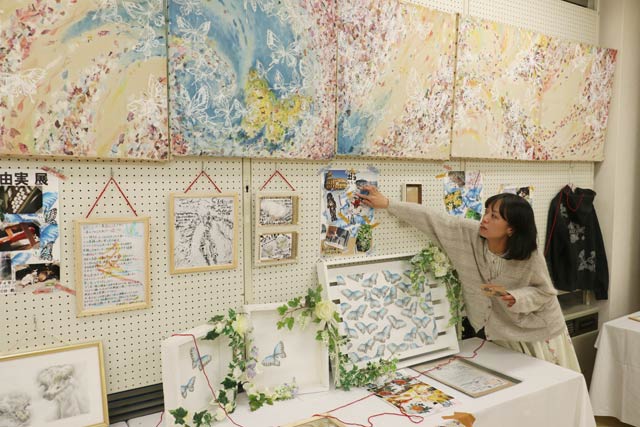 「まりあ由実　めぐる春＜絆＞輪廻展」