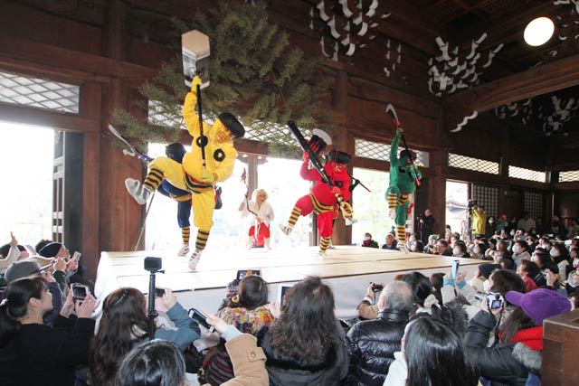 本成寺の節分会の鬼踊り