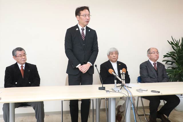 国定勇人後援会事務所で記者会見