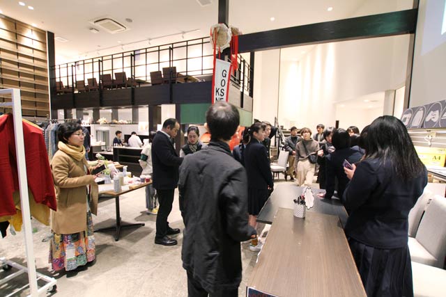 ベースキャンプの「5 SEASONS kitchen」