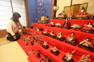 岩室温泉でひな巡り ひなランチに地元作家展に関連イベントぎっしり