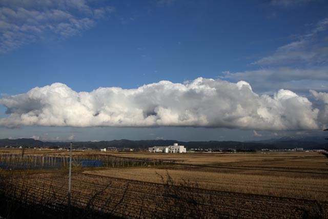 加茂茂市加茂新田作場地内から見た特徴的な雲