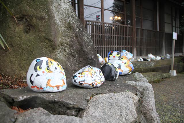 KOKAJIYA前のロックペイントの展示