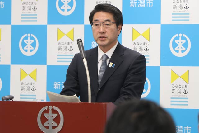 会見する中原新潟市長