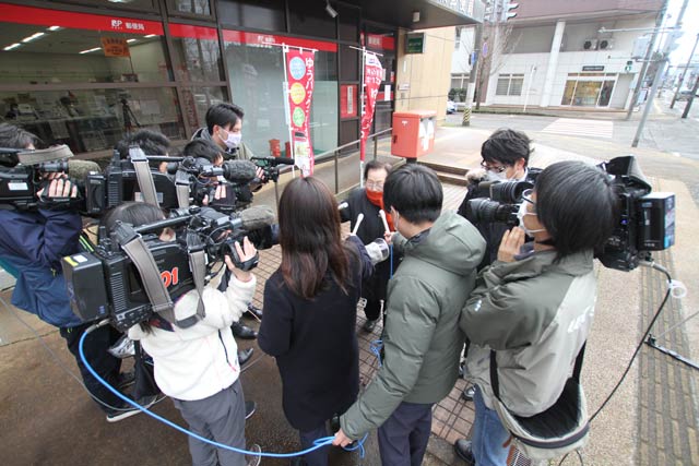 集まった報道関係者