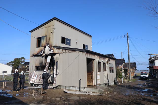 火災が発生した建築中の住宅