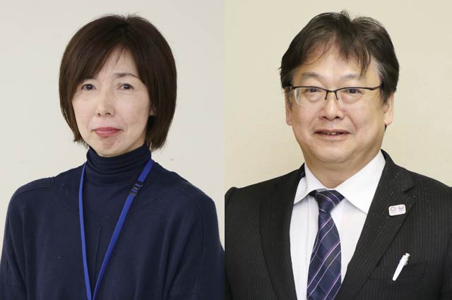 監査委員事務局長に昇任の齋藤美佐子建設課課長補佐(左)とスポーツ振興課課長に昇任する五十嵐卓社会教育課課長補佐