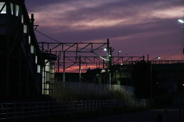 燕駅裏の夕焼け
