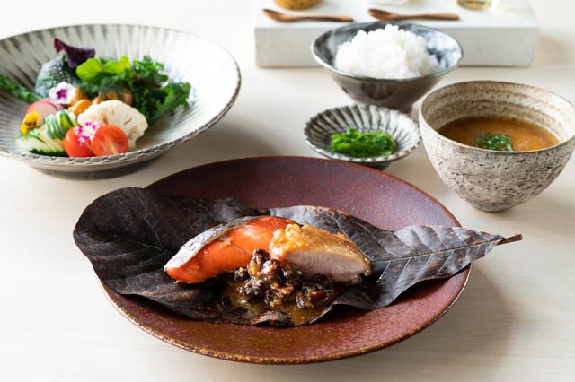 信州サーモンや信州福味鶏を使ったランチ