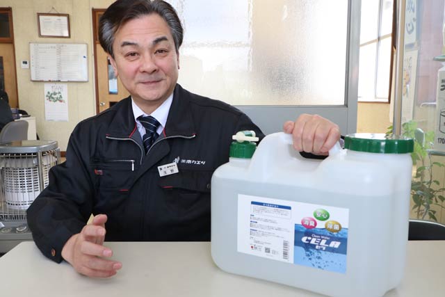 燕市に寄付したタンクに詰めたCELA水とホクエツの浅野社長