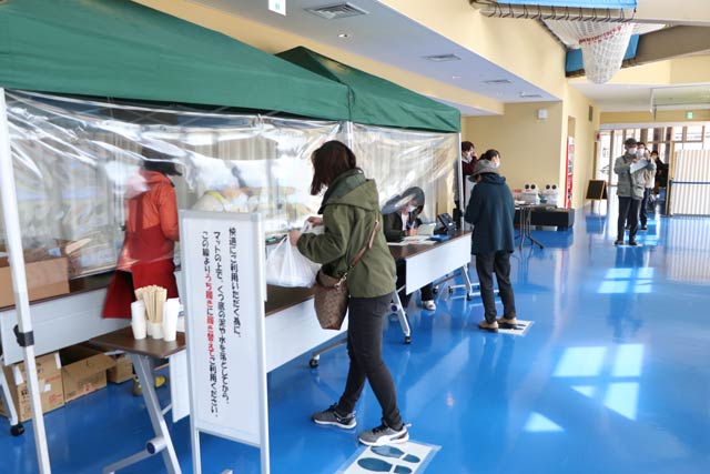 三条市体育文化会館で三条エール飯の販売開始