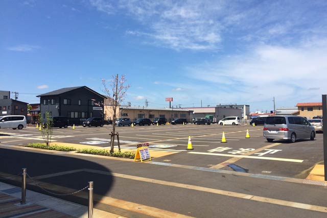 ドライブスルーにも車の行列
