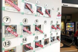 9日の夜弁当のメニューも軒並み「SOLD OUT」の札が張られた