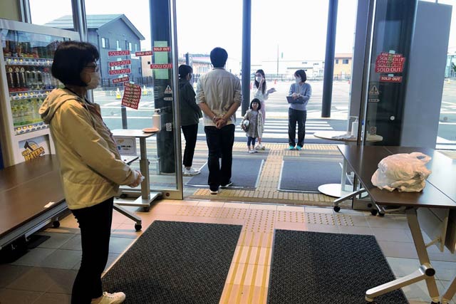 9日の夜弁当のメニューも軒並み「SOLD OUT」の札が張られた