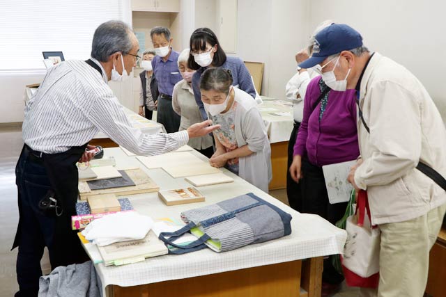 高齢者教室受講者の要望を受けて始まった版画入門教室