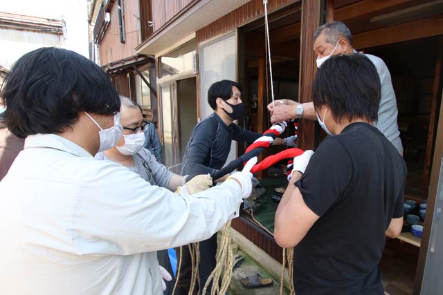 新しい鈴緒を編む