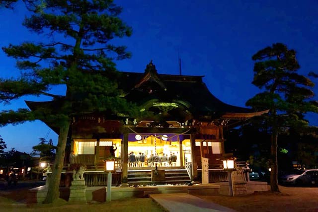 午後7時から宵宮祭の神事