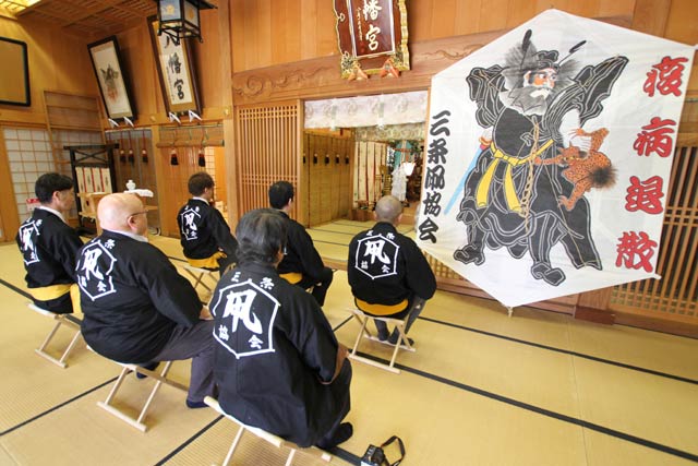八幡宮で神事