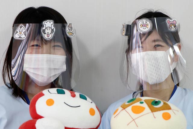 燕市保健センター職員のアイデアで絵本のキャラクターで飾った