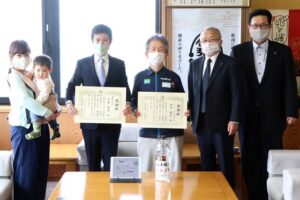 弥彦で除菌液無料配布とテイクアウトサイト開設に感謝状