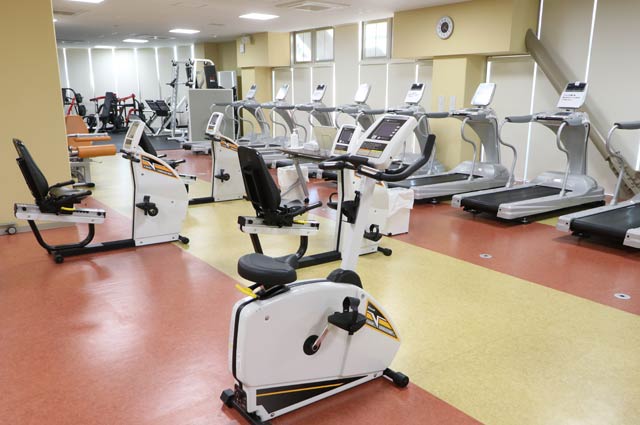 制約を設けて6月1日に利用を再開する三条市体育文化会館トレーニングルーム