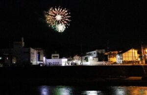 今夏の県央の最初で最後の花火か