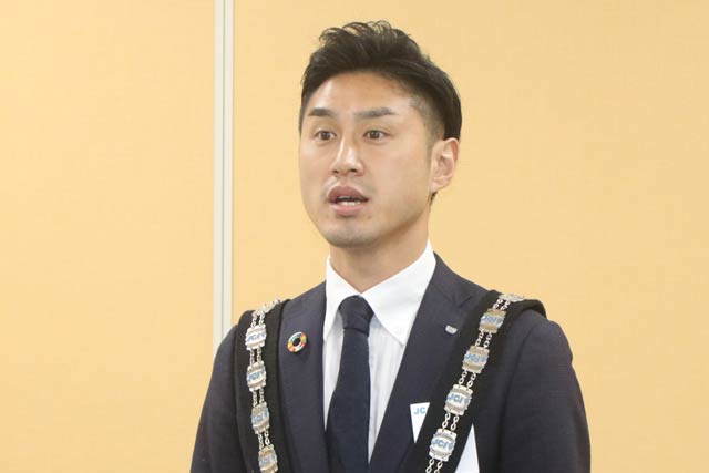 理事長候補者に決まってあいさつする川上さん