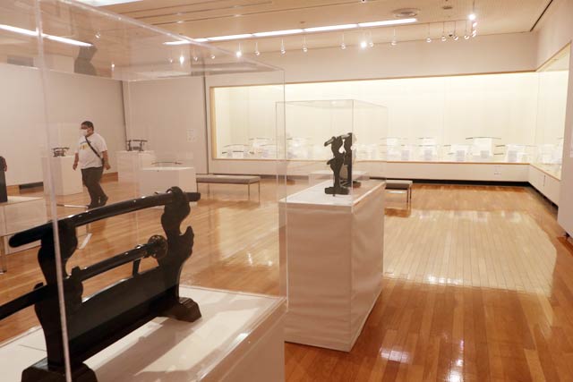 長岡市栃尾美術館25周年記念展の日本美術刀剣保存協会長岡支部会員愛刀展「日本刀の美 IV」