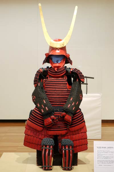 井伊家の朱漆塗りの具足