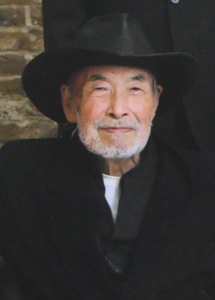 ことし3月に次男の孫の生後100日の記念写真に写る柴山義栄さん